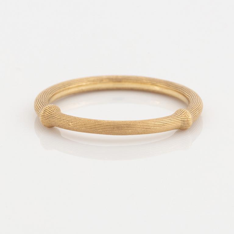 An 18K gold Ole Lynggaard ring "Nature" no 2.