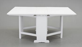 MATBORD, 1800-talets slut. Bestående av slagbord med två utfällbara skivor och två månbord.