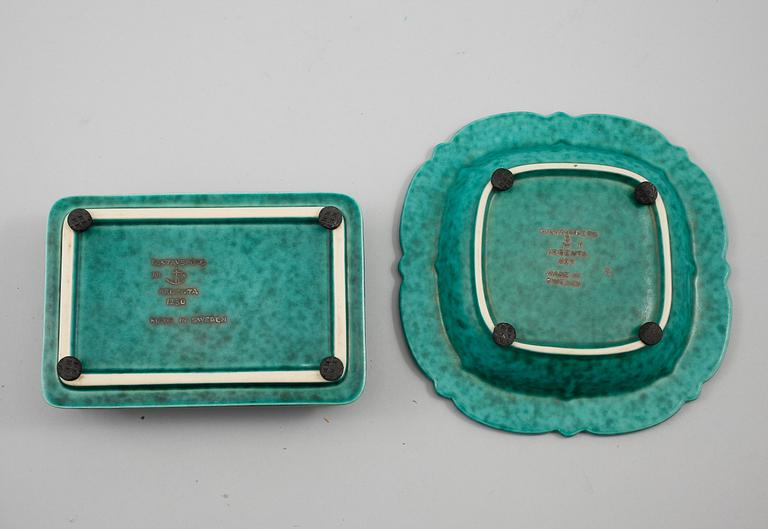 CIGARETTASK och ASKFAT, stengods, "Argenta", Wilhelm Kåge, Gustavsberg, omkring 1900-talets mitt.