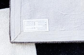 MATTA, 100% ull, modern formgivning. 195 x 140.