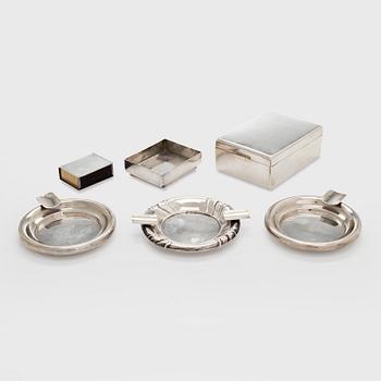 Cigarettskrin, tändsticksaskshållare och liten skål, Sandrik, samt 3 askkoppar, silver, Tjeckoslovakien 1929-1945.