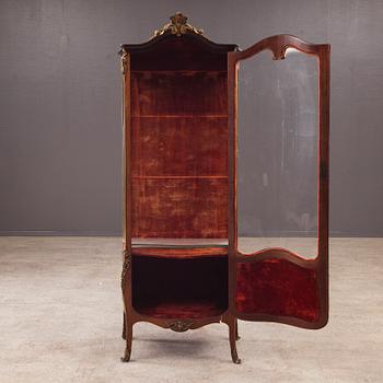 VITRIN, rokokostil 1900-talets början.