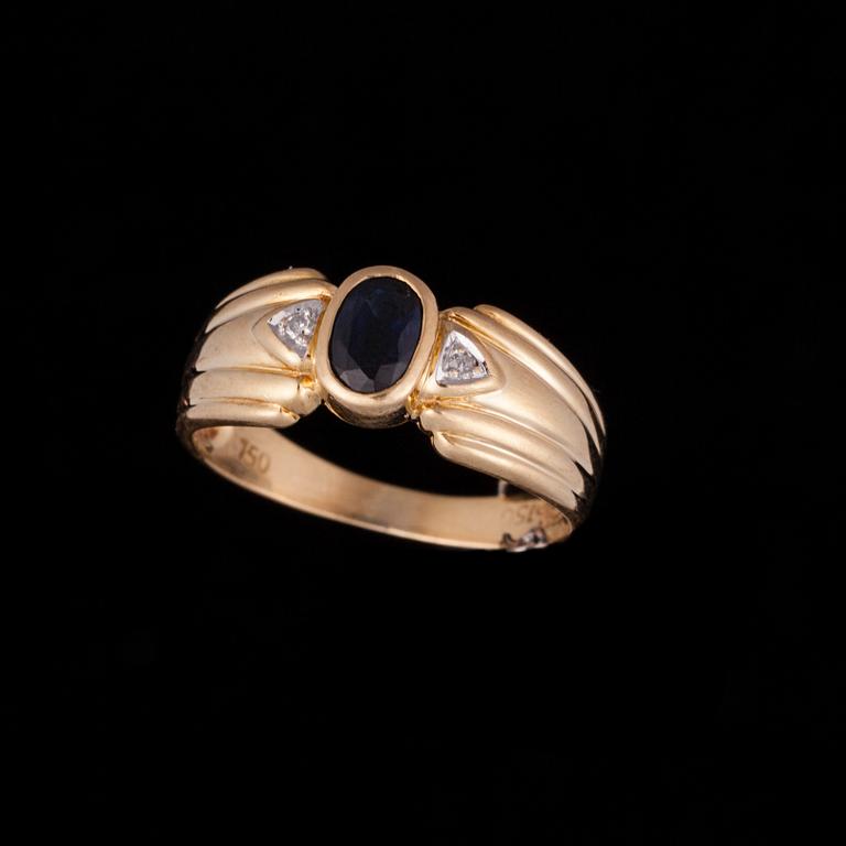 RING, 18K guld, 2 diamanter, safir. Finska importstämplar 1994. Vikt 3,5 g.