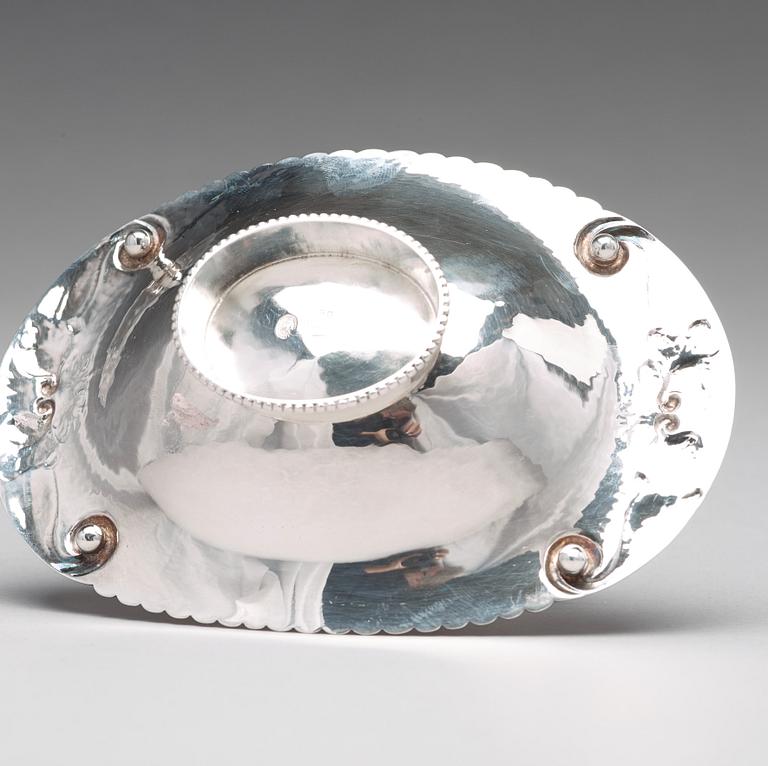 Georg Jensen, dubbelskål med lock, Köpenhamn 1919, design nr 81, 830/1000 silver.