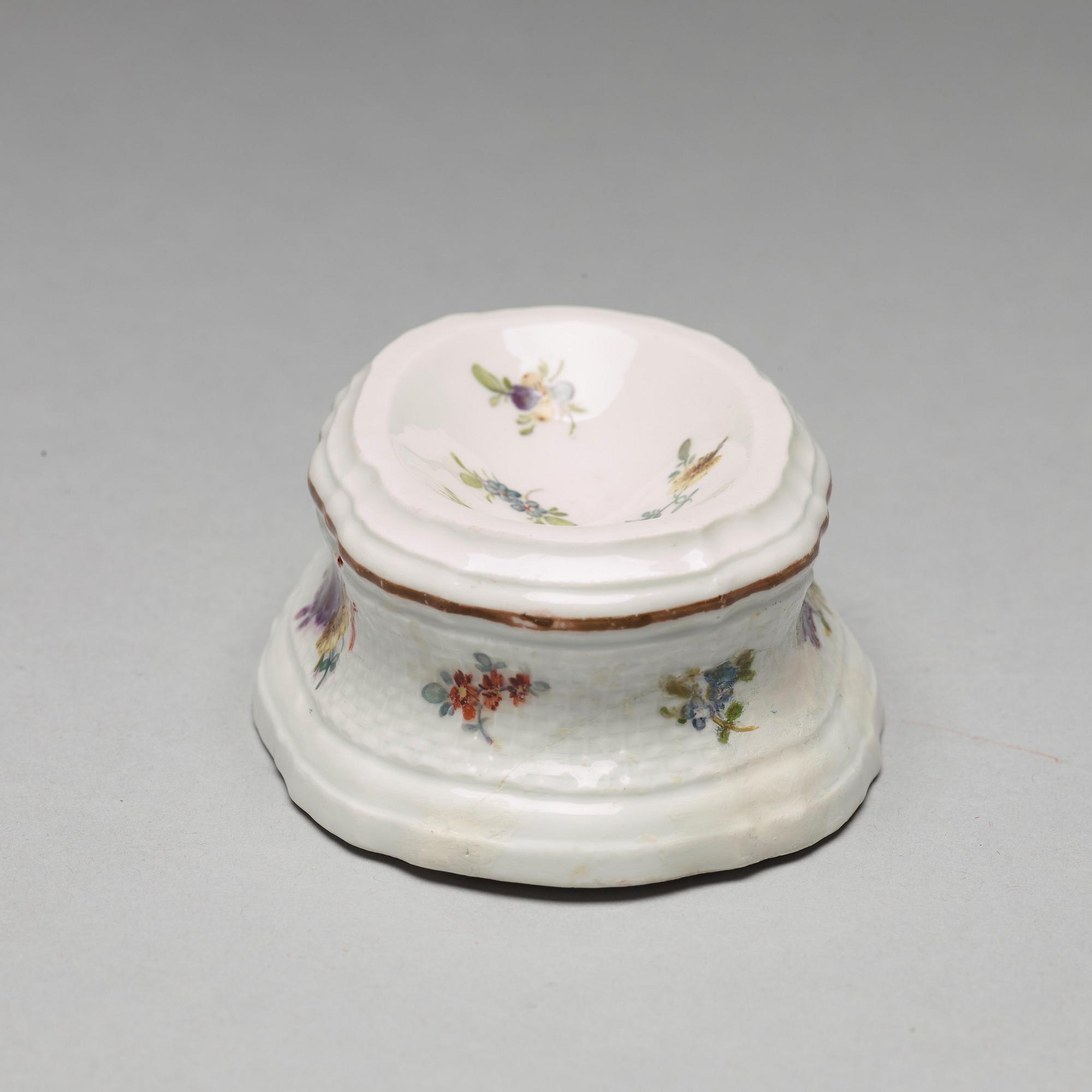 A Meissen salt, 18th century.