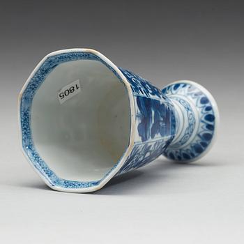 A blue and white goblet, Qing dynasty, Kangxi (1662-1722).