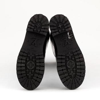 LOUIS VUITTON, a pair of rain boots. Size 36.