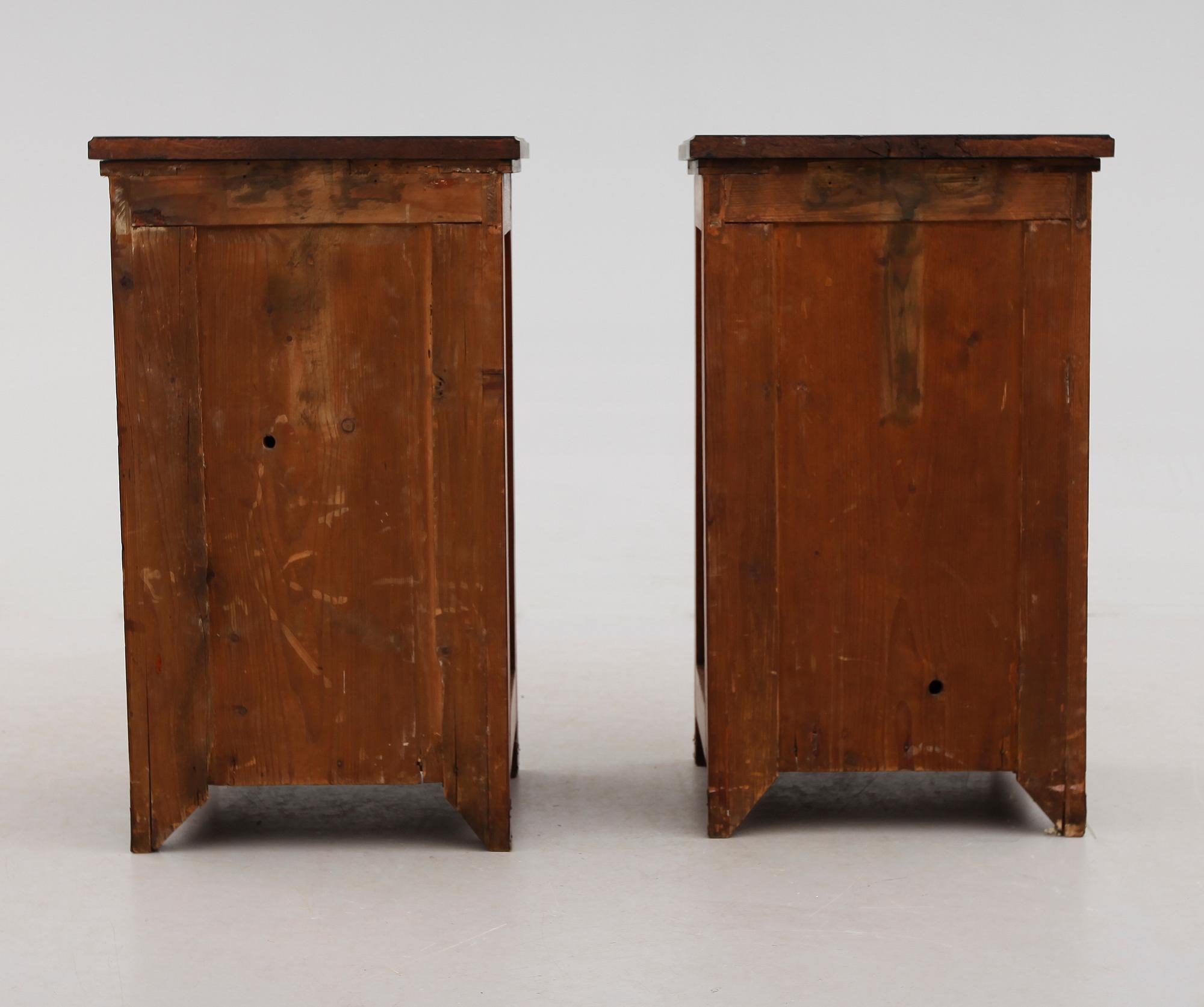 SÄNGBORD, 1 par, 1900-talets första hälft.