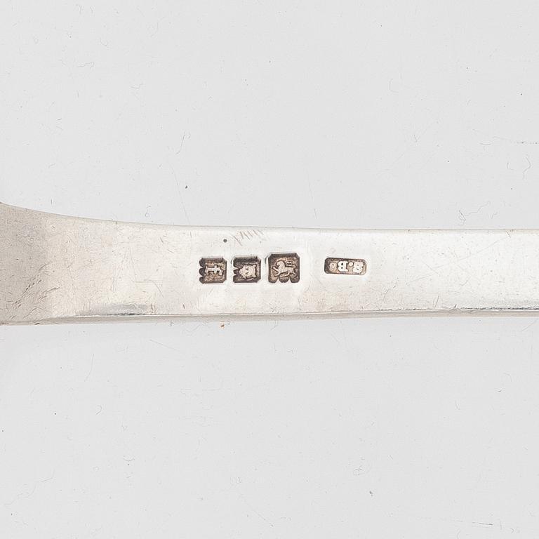 A pair of silver salad servers, London, England 1921-23.