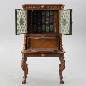 Barskåp, barockstil, 1900-talets andra hälft.