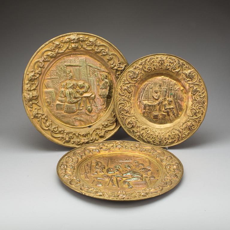 DEKORATIONSSKÖLDAR, 3 st. Barockstil, 1800-talets slut.