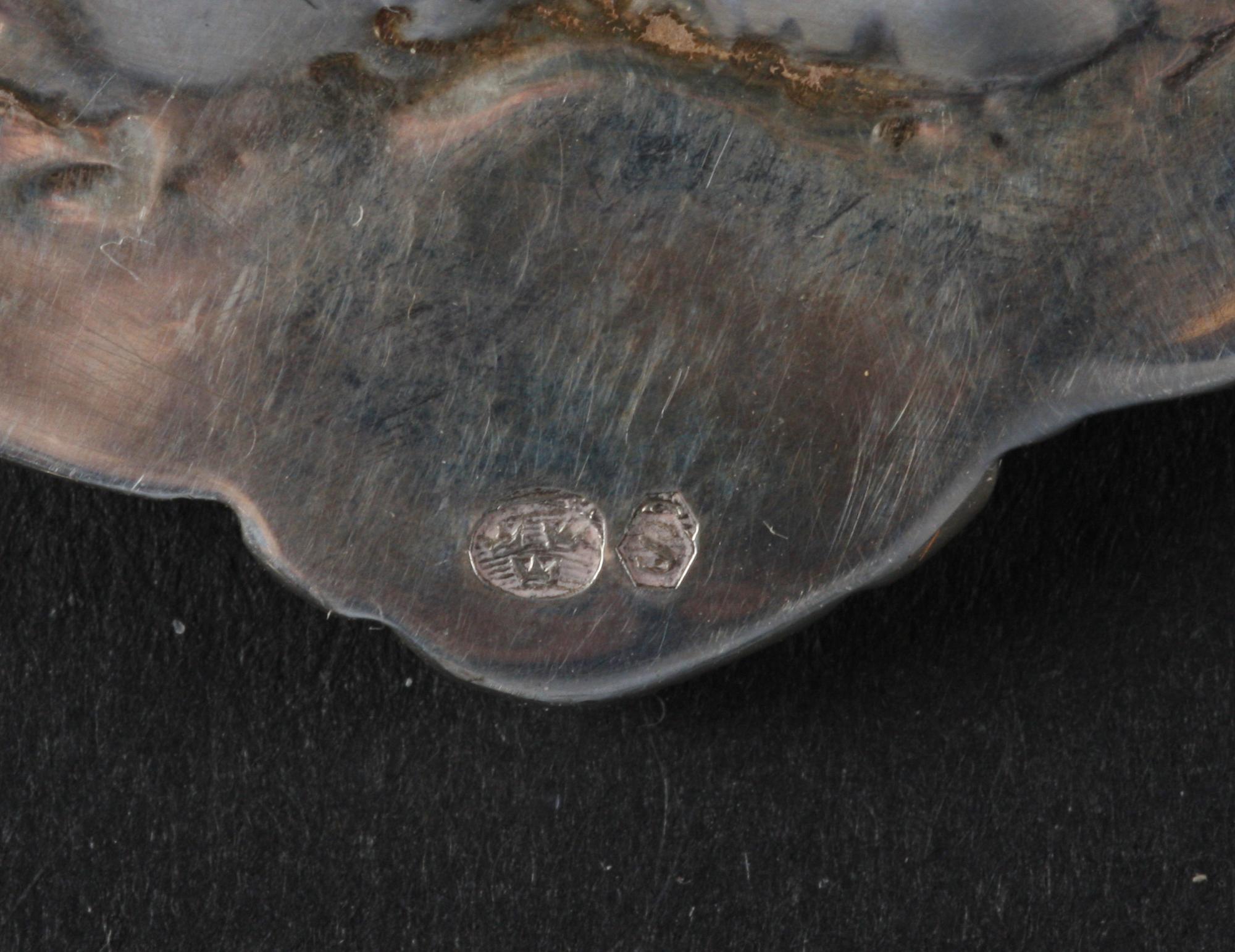 BRICKA/FAT, silver. Importstämplar 835.