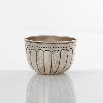 Tumlare, silver, otydliga stämplar, sannolikt Moskva 1750-tal.