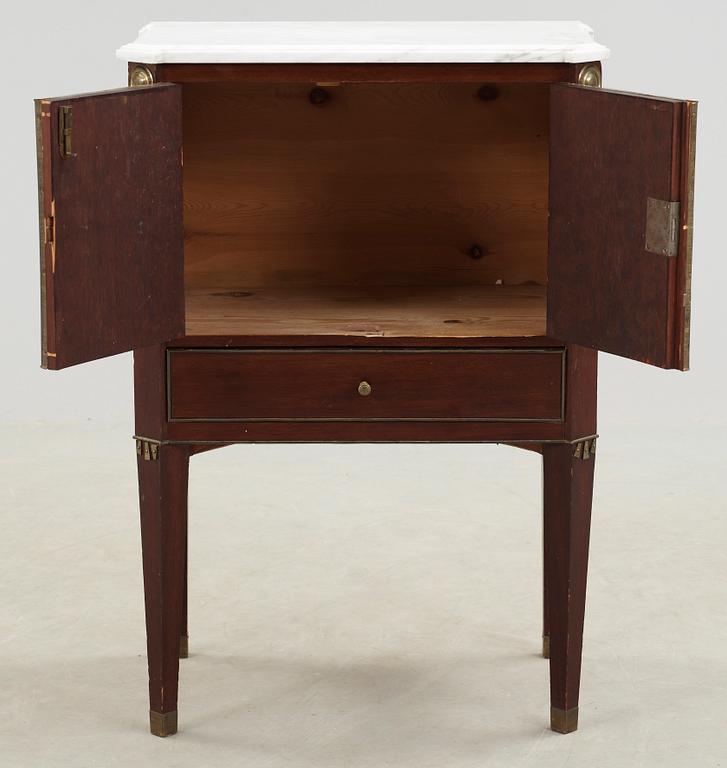 POTTSKÅP, gustaviansk stil, 1800/1900-tal.