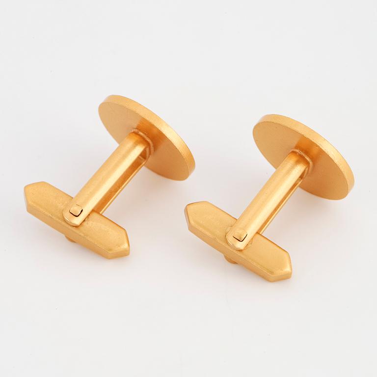 A pair of 18 k gold cuffs, weight ca 16 g.