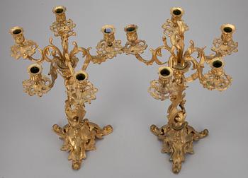 KANDELABRAR, ett par, förgylld brons, rokokostil, 1800-talets slut.