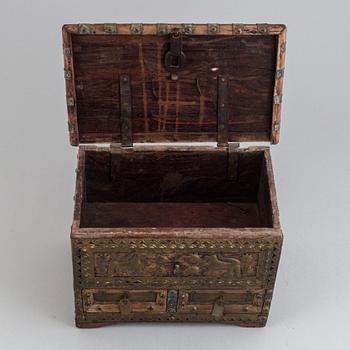 An Indian miniature chest with brass and iron, 19th/20th century.