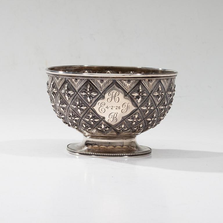 SKÅL, sterling silver, London 1869. Vikt 216 g.