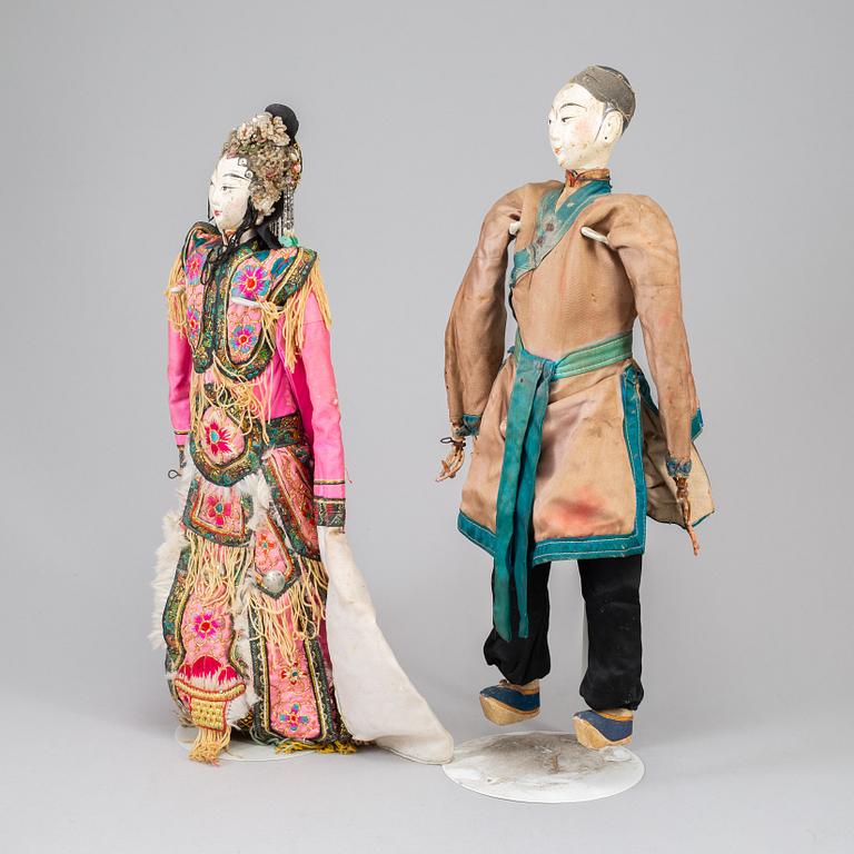 A pair of Chinese dolls, late Qing dynasty.