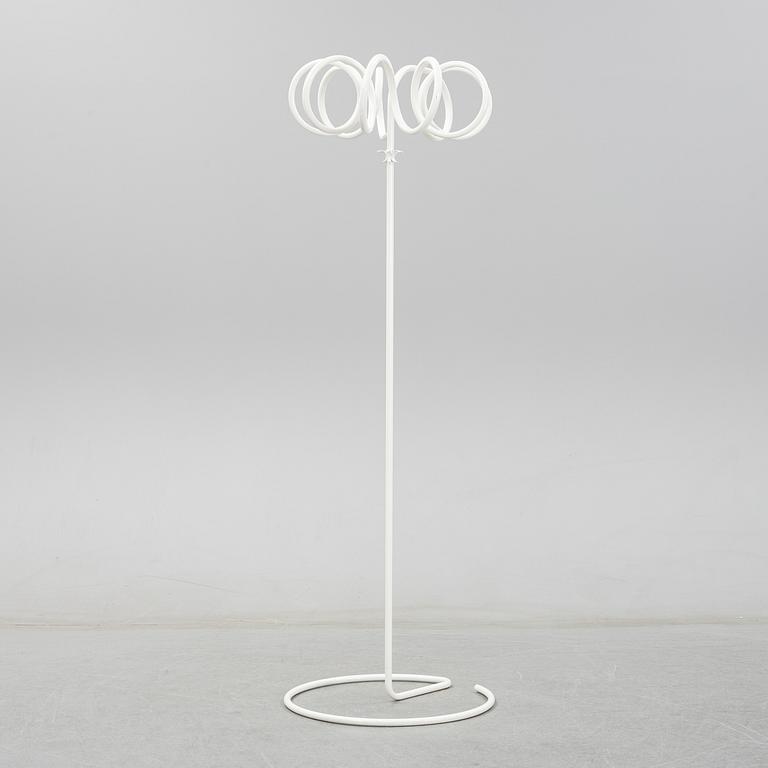 Staffan Holm, klädhängare, "Visp, Blå Station.
