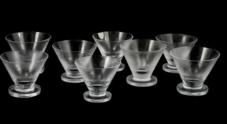 GLASSERVIS, 9 delar, "Iced", Vicke Lindstrand, Orrefors, formgiven 1936.