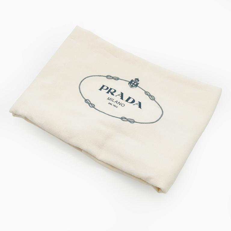 Prada, a 'Vitello Daino Tote' bag.