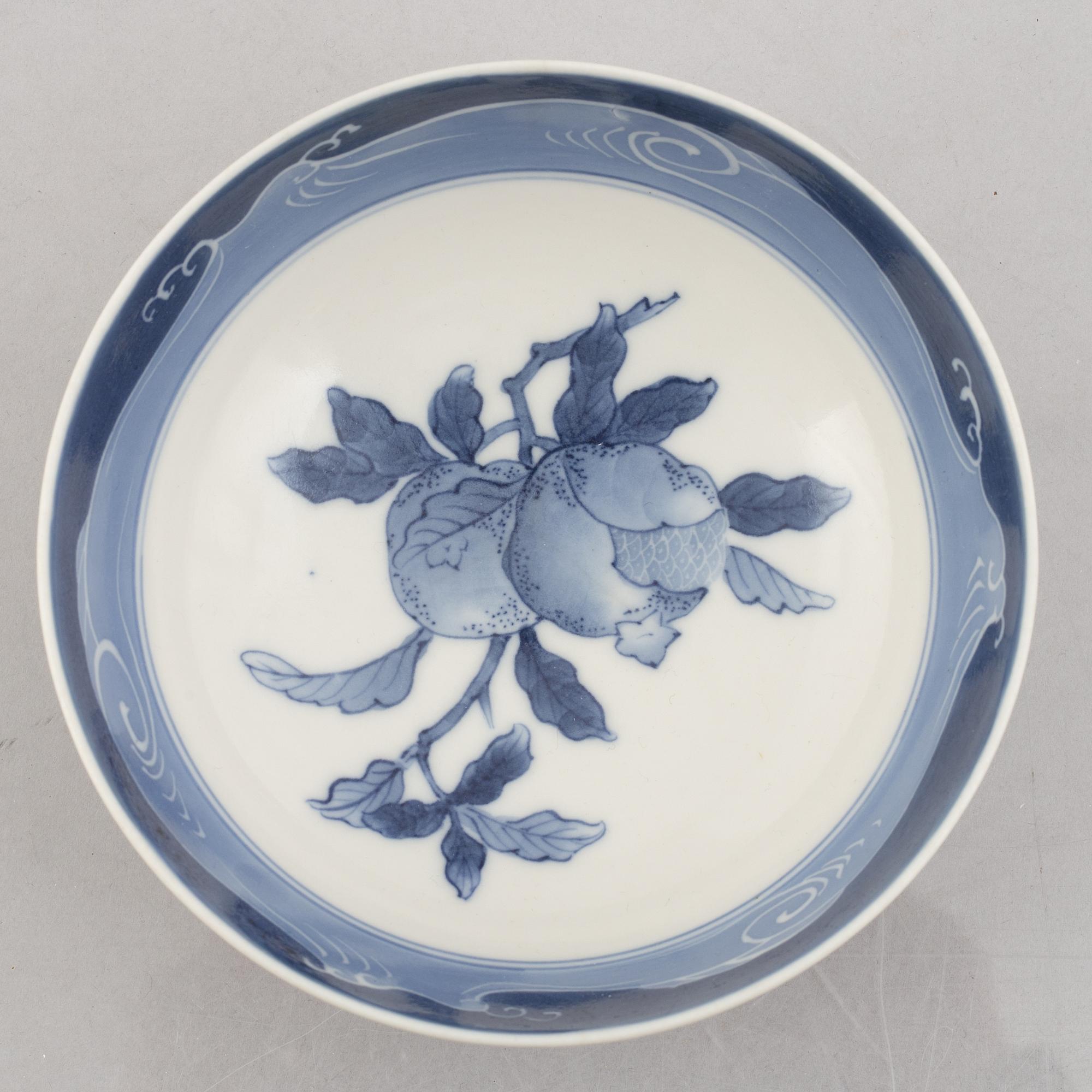 A Japanese 'Nabeshima ware' porcelain dish and bowl, Edo/Meiji, 19th century.