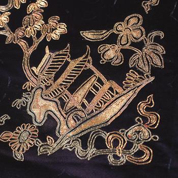 BRODERI, siden Kina, 145x75 cm, 1900-talets första hälft.