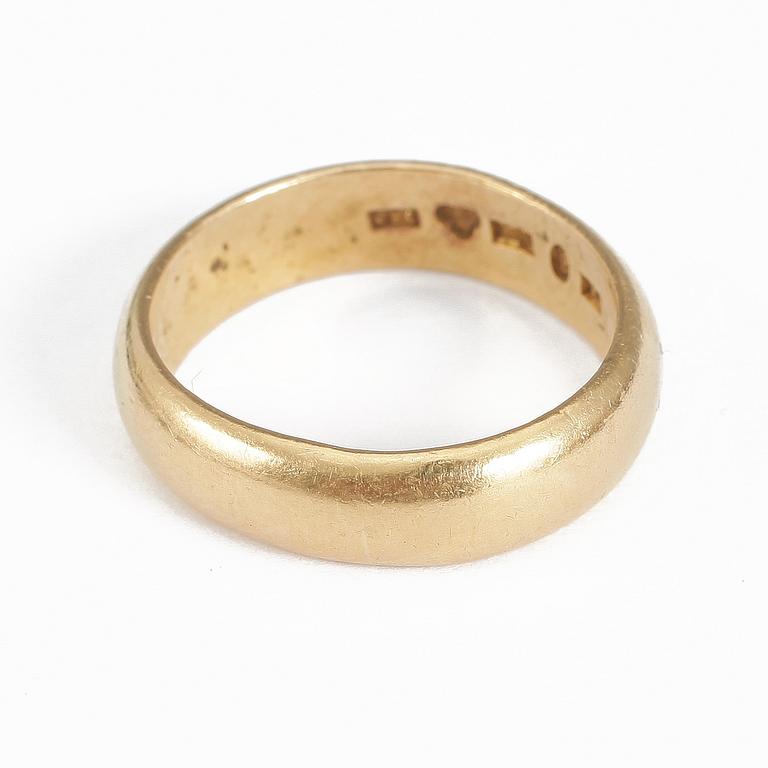 RING, 23 K guld. CF Carlman, Stockholm 1893. Vikt ca 9,6 g.