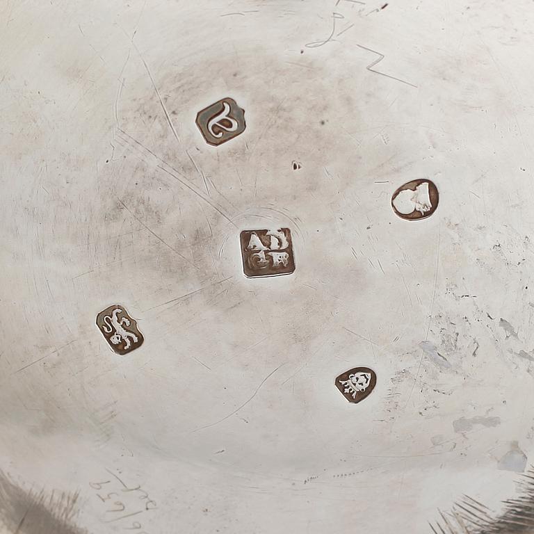 TEKANNA, silver, Alice & George Burrows, London 1816. Vikt ca 685 gram.