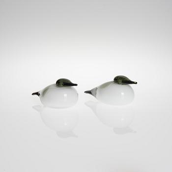 OIVA TOIKKA, FÅGLAR, 2 st, signerade O. Toikka Nuutajärvi.