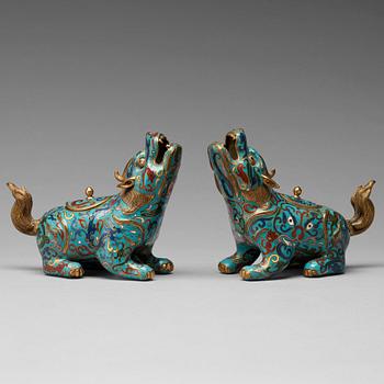 A pair of cloisonné censers, Qing dynasty, early 19th Century.