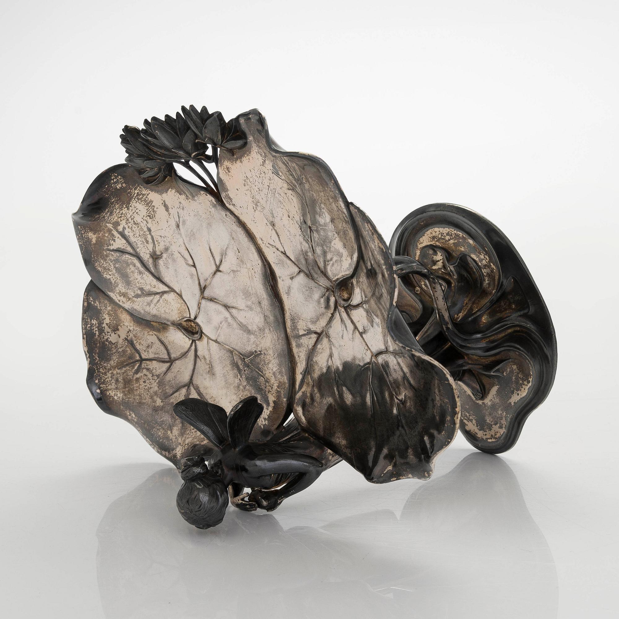 Jalallinen vati, jugend, Württembergische Metallwarenfabrik, Saksa, 1900-luvun alussa.