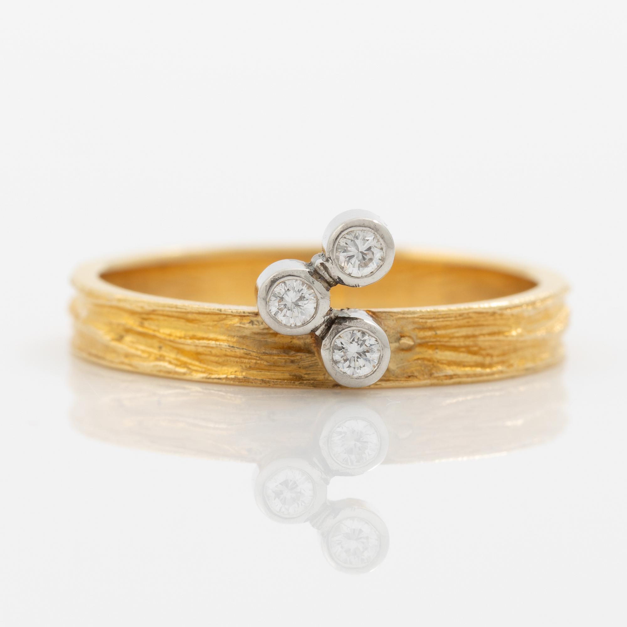 Lapponia, ring, 18K guld med runda briljantslipade diamanter, Finland 1976.