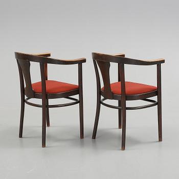 KARMSTOLAR, ett par, etikettmärkta Thonet, 1900-talets början.