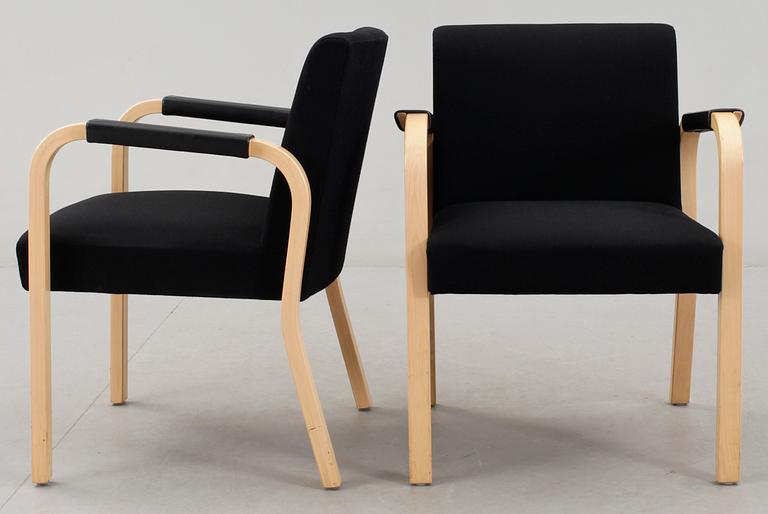KARMSTOLAR, 1 par, modell 45, Alvar Aalto, Artek, Finland.