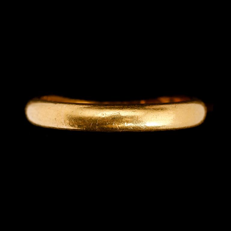 RING, 23 k guld, Finland. Vikt ca 6 gram.