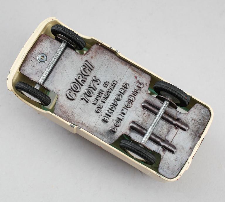 LEKSAKSBILAR 5 st, Corgi, 1950-tal.