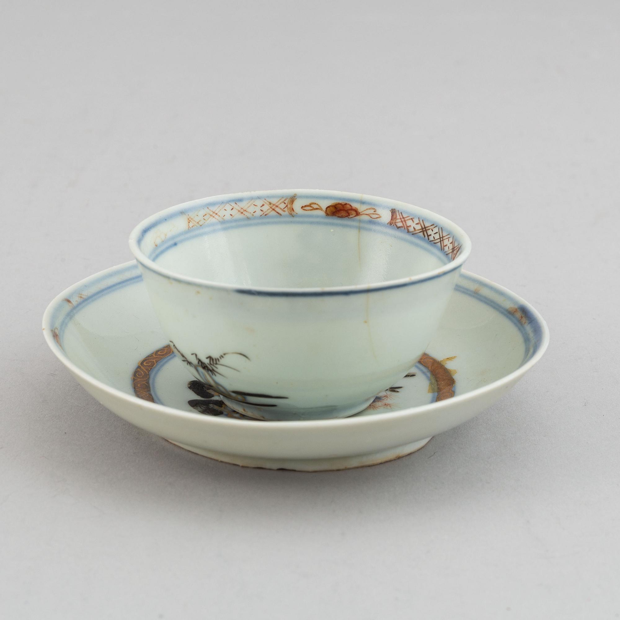 A ship wreck tea cup with stand, Qing dynasty, 18th Century.