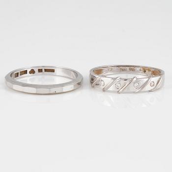 RINGAR, 2 st, 18K vitguld sam 4 briljantslipade diamanter. Vikt 5,4 gram.