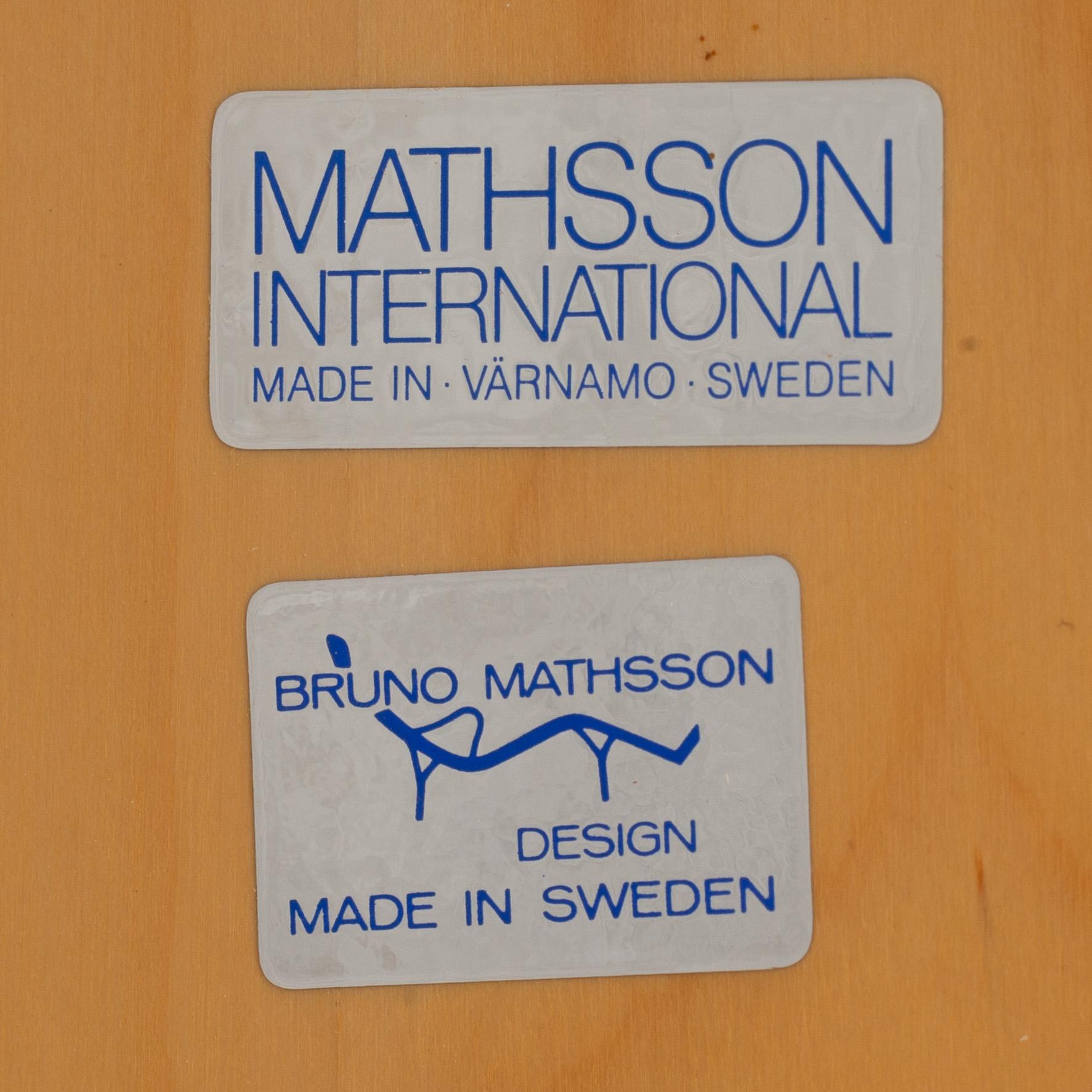 Bruno Mathsson, a birch coffee table, Mathsson International, Sweden, end of the 20th century.