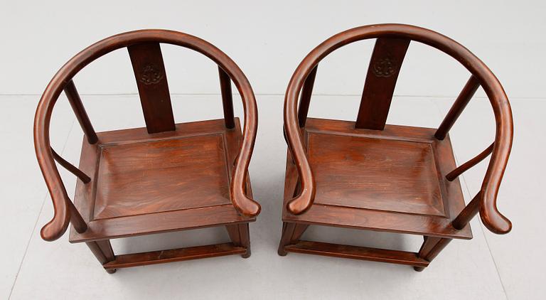 BARNSTOLAR, 1 par, Kina, 1900-talets första hälft.