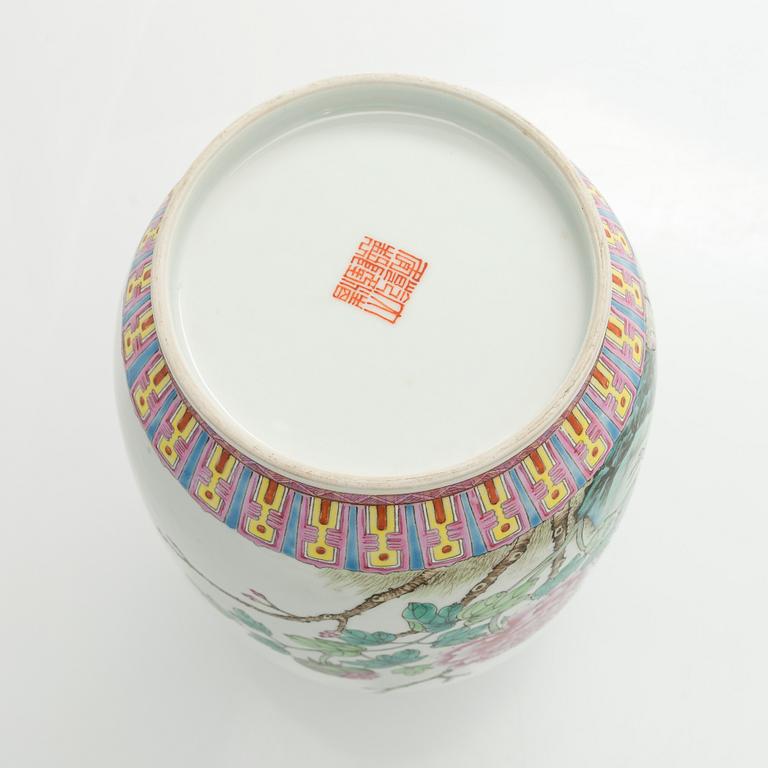 Vase and bowls 2 pcs, China.