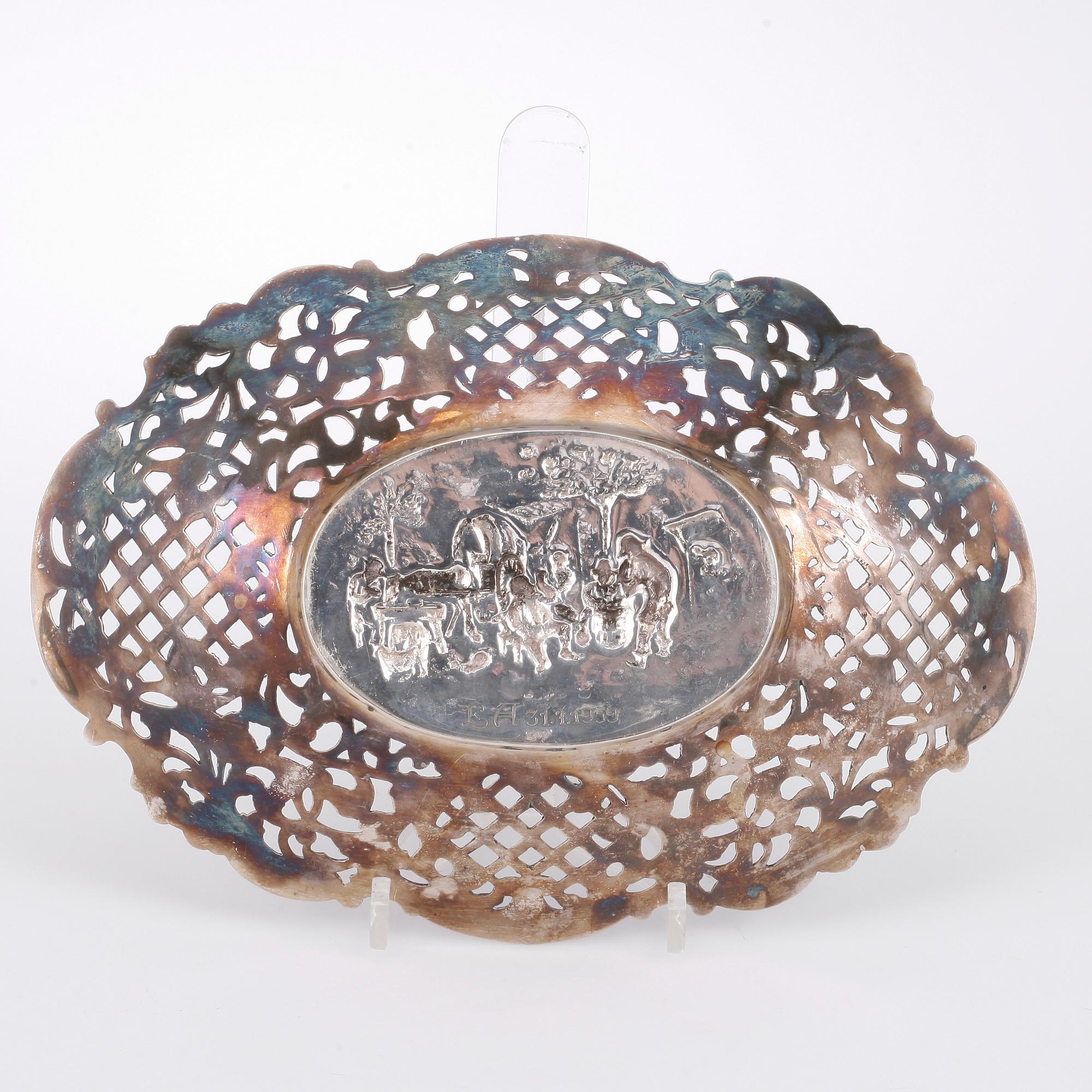 SKÅL, silver, sannolikt Tyskland, omkr år 1900. Vikt ca 485 gram.