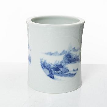 A Chinese blue and white 'anhua' porcelain brush pot, 20th century.