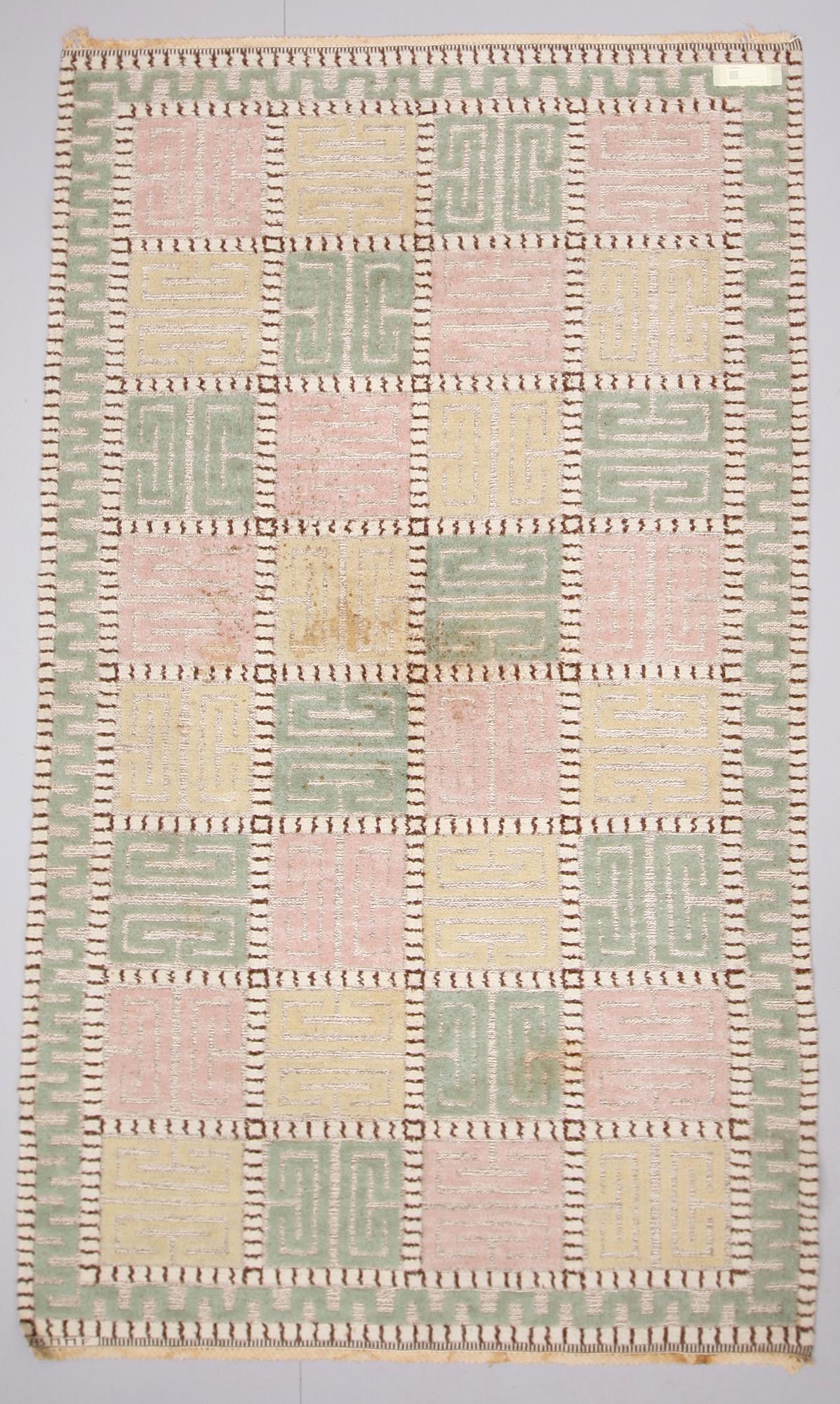 CARPET. "Ursula". Knotted pile in relief. 278,5 x 164 cm. Signed AB MMF.