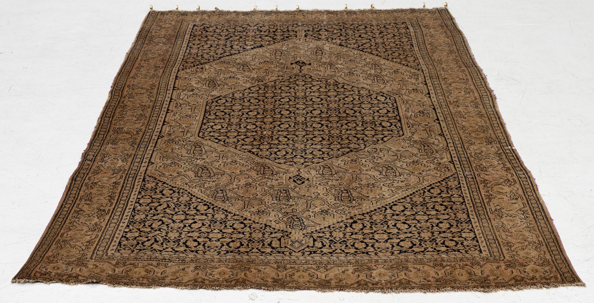 Matta, Senneh, antik, ca 197 x 120 cm.