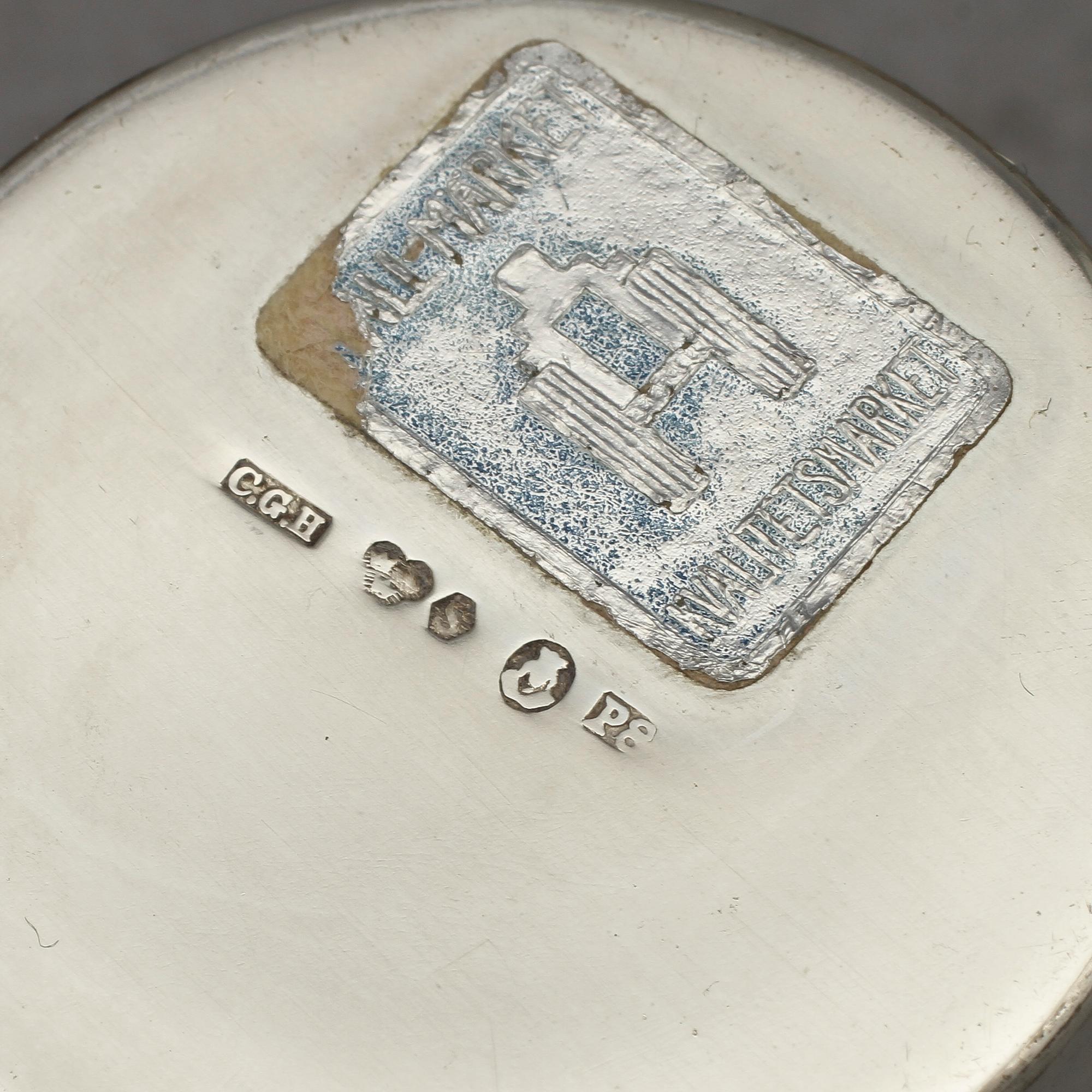 BÄGARE, 12 st, silver, Carl Gustaf Hallberg, Stockholm, 1940/1941. Vikt 295 g.