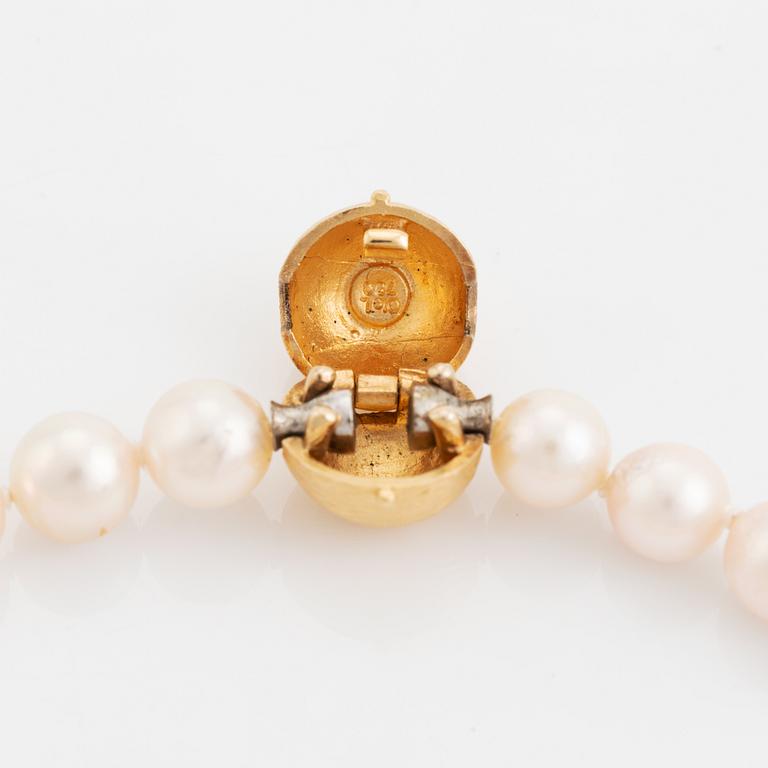 Ole Lynggaard, Cultured pearl necklace, with clasp 18K gold.