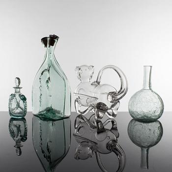 KARAFFER 7 st, sejdlar 2 st, potta och fyllehund, bl a Stockholms glasbruk, Skansen, Ture Berglund.